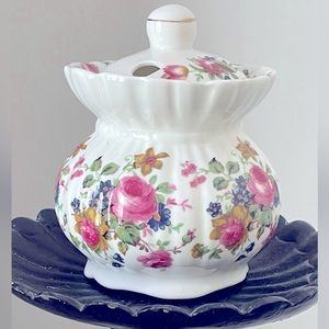 Rare Vintage~ DALIN~Fine Bone China/Porcelain Scallop Trinket Box/ Dish